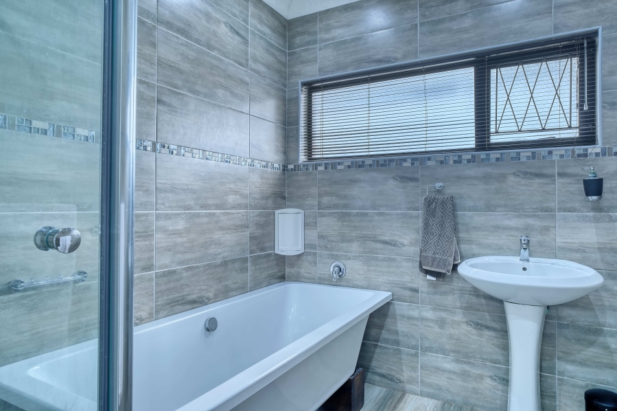 4 Bedroom Property for Sale in Lovemore Heights Estate Eastern Cape